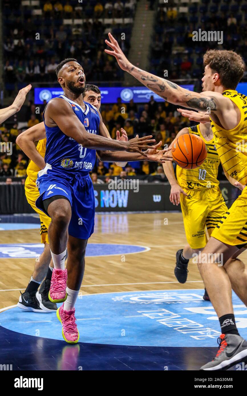 Tenerife, Italia. Xvii Dec, 2019. Giacobbe pullen (kk mornar bar) in actionduring Iberostar Tenerife vs KK Mornar Bar, Basket Champions League in Tenerife, Italia, 17 Dicembre 2019 - LPS/Davide Di Lalla Credito: Davide Di Lalla/LP/ZUMA filo/Alamy Live News Foto Stock