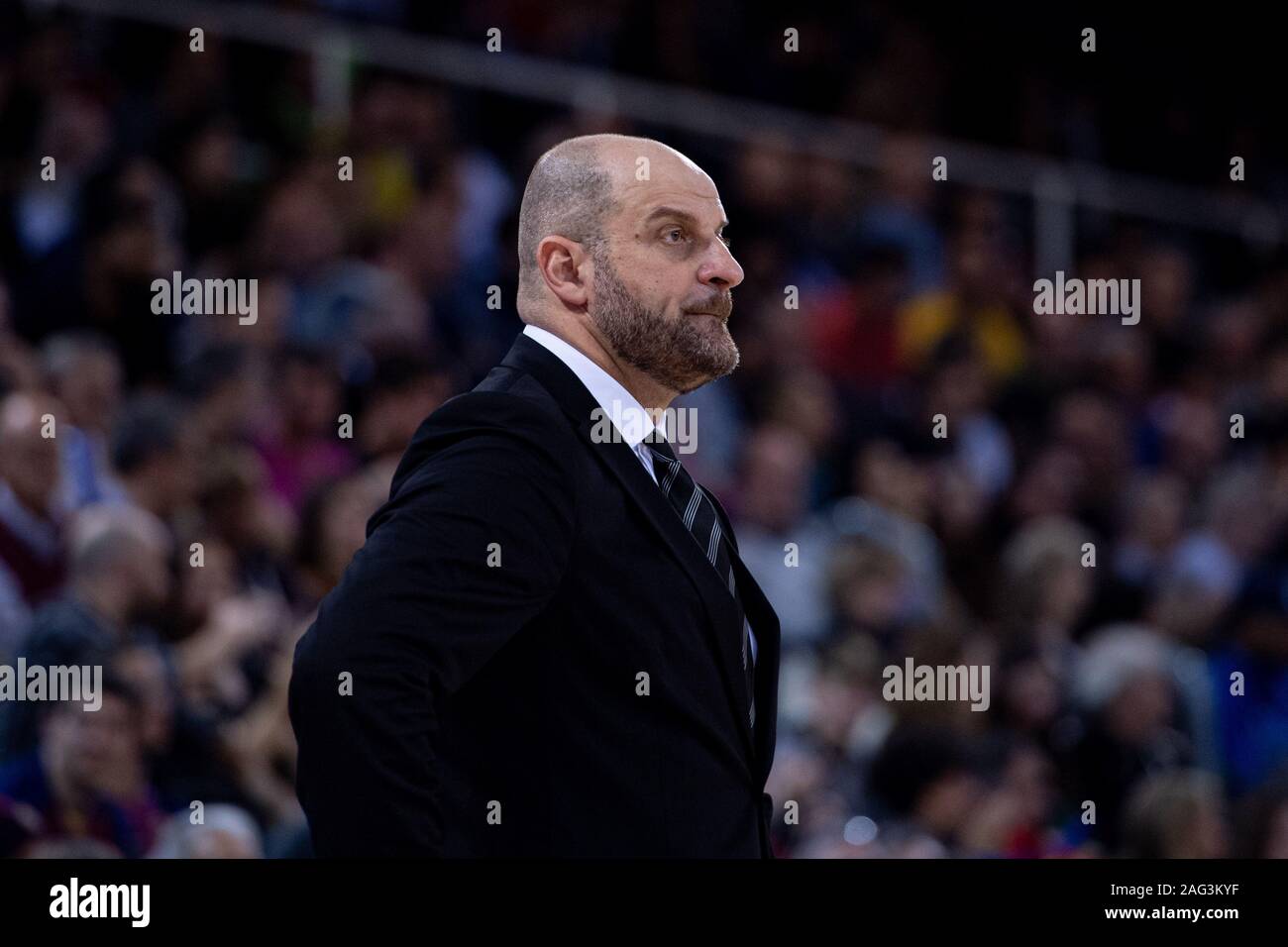 Asvel manager, Zvezdan Mitrovic reagisce durante l'Eurolega di Basket match tra Barcellona e ASVEL allo stadio Camp Nou, Barcellona, Spagna su dicembre 17th, 2019. FLORENCIA TAN JUN/ESPA Foto Stock