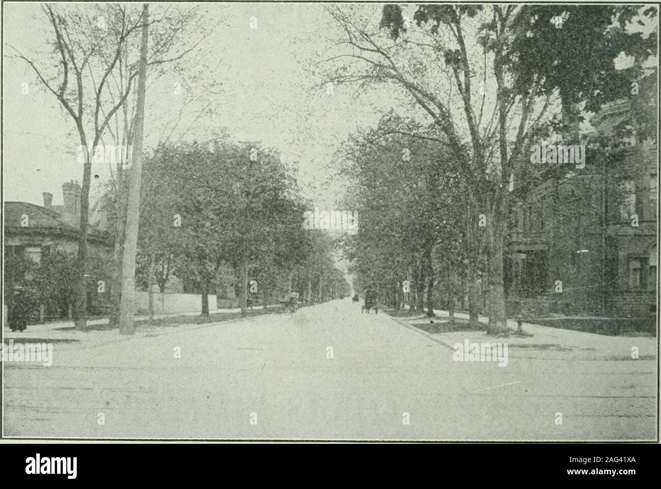 . St Andrew's College Review, Pasqua 1916. Completa il corso accademico, tra cui onorare la matricola e primo anno Università lavoro.Musica, preparazione per tutti gli esami.DDmsstic Scienza : tre corsi.eloquio, compreso il distacco ot discorso difetti.Educazione Fisica : esercizi correttivi.Games ; tennis, cricket, Massa Hockey. Bagno piscina.. Per il prospetto si applicano al Segretario, St. Margarets College, Toronto ho digitalizzato da Internet Archive nel 2010 con un finanziamento dalla st Andrews College www.archive.org/details/eastandrewscollege16stan Foto Stock