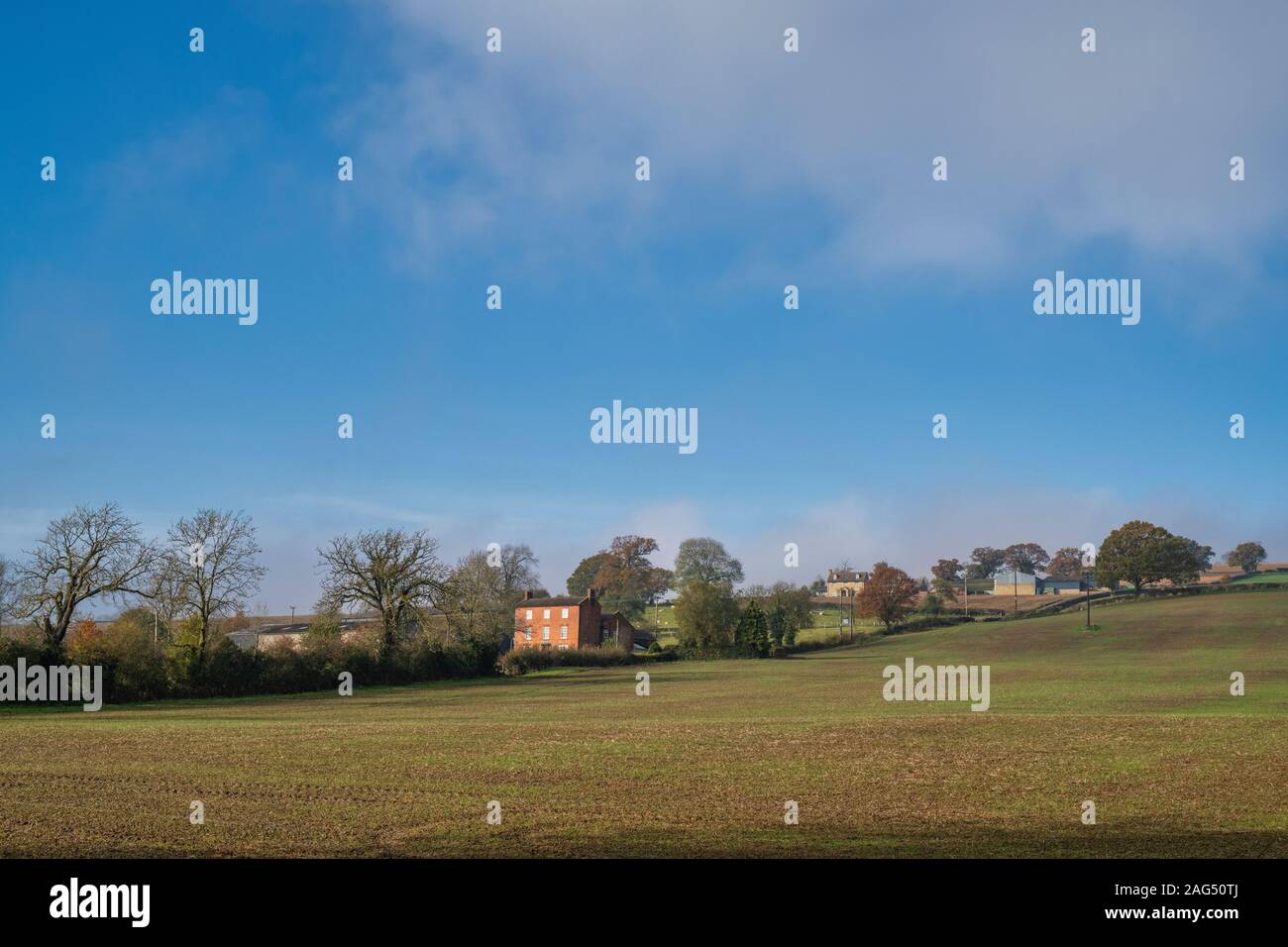 Agriturismo nella campagna di Warwickshire in autunno. Vicino Brailes, Warwickshire, Inghilterra Foto Stock