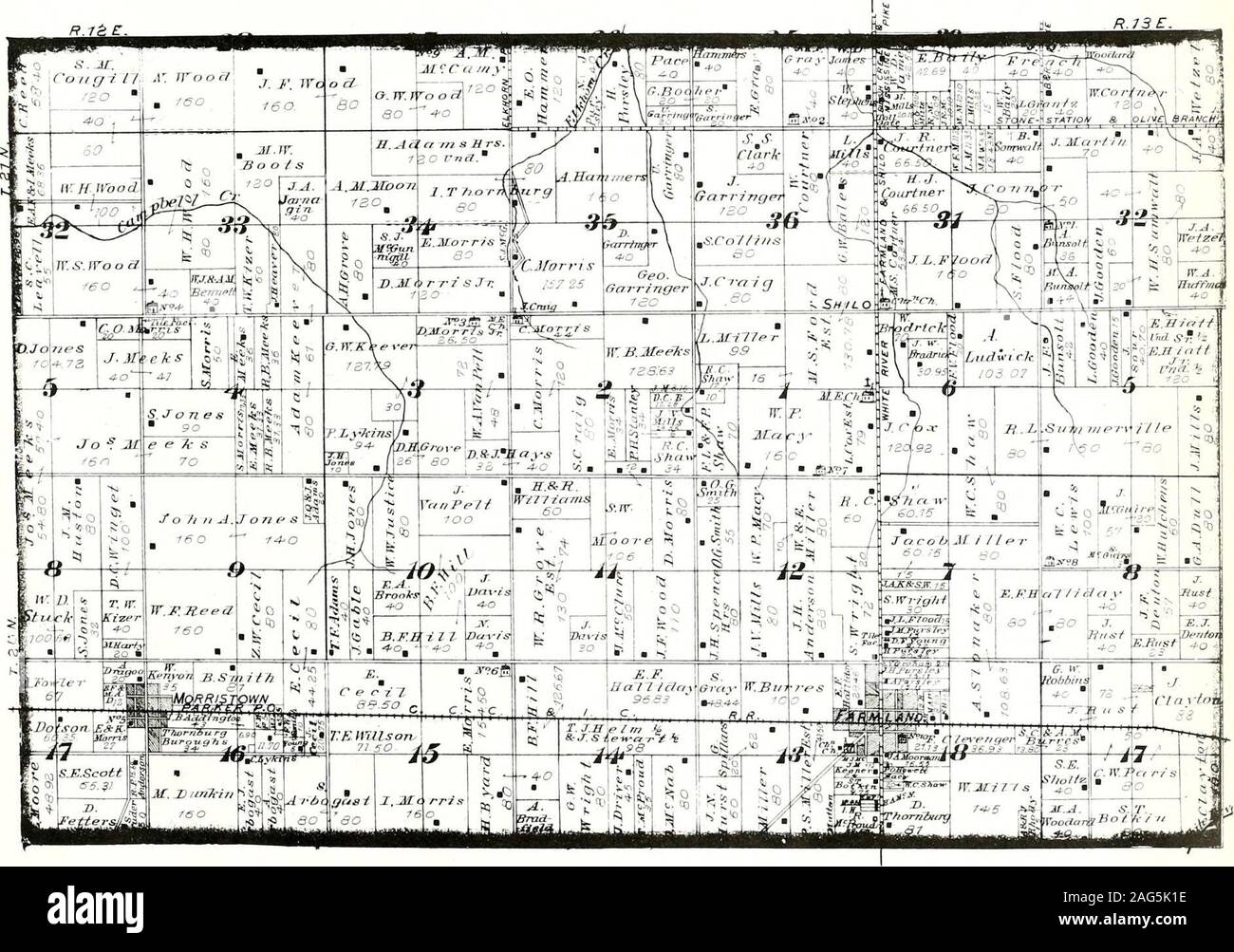 . La storia di Randolph County, Indiana con illustrazioni e le biografie di alcuni dei suoi uomini di spicco e pionieri : a cui sono allegate le mappe dei suoi diversi comuni. sec-zioni come indicato di seguito: ToN-n8hip 20, gamma 12-sezioni (in tutto o in parte) da 1 a 5. 8a 17 incluso. Township 21. Gamma di 12 sezioni (in tutto o in parte) da 25 a 29,32 a 36. Township 20. Gamma di 13 Sezioni 5, 6, 7. 8, 17, 18. Townshi]) 21, gamma 13-sezioni (in tutto o in parte) 29,30,31,32. Monroe contiene venti-foiu: sezioni e undici parti di sec-zioni, essendo quattro miglia e mezzo da sud a nord e da sixand cinque ottavi Foto Stock