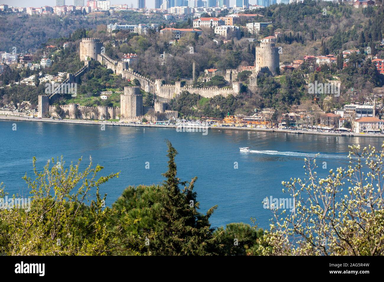Rumeli fortezza e il Bosforo ad Istanbul in Turchia. Foto Stock
