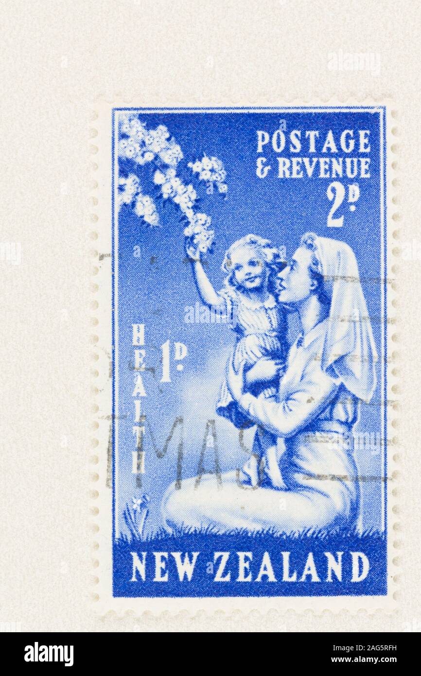 Nuova Zelanda 1c+2c blu bollo sanitario rilasciato nel 1949, dotato di un infermiere e il bambino. Scott # B35. Foto Stock