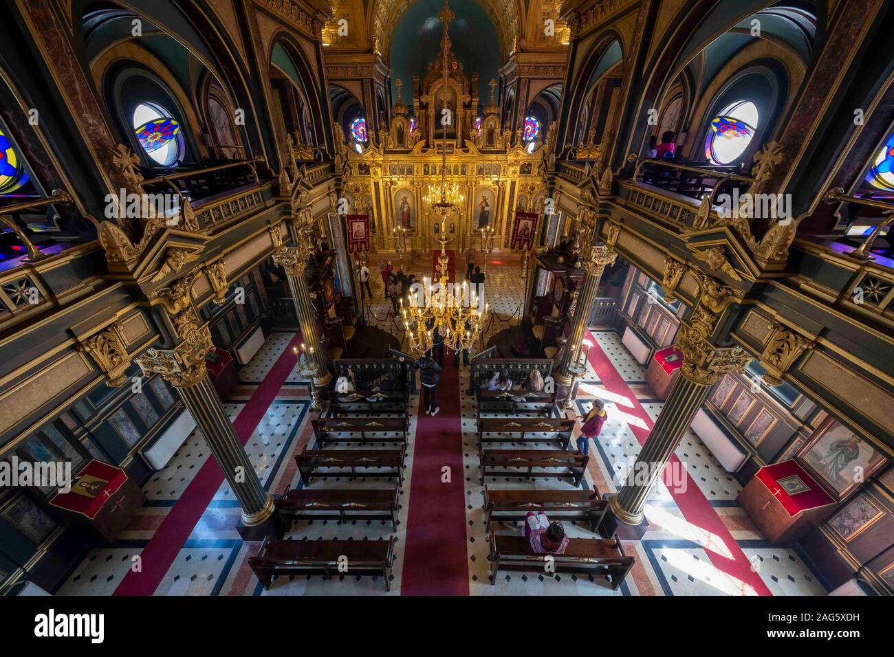 Istanbul, Turchia - Aprile 5, 2019: la gente visita il bulgaro Sveti Stefano Chiesa di Balat, Fatih, Istanbul, Turchia il Apr 5, 2019. Foto Stock