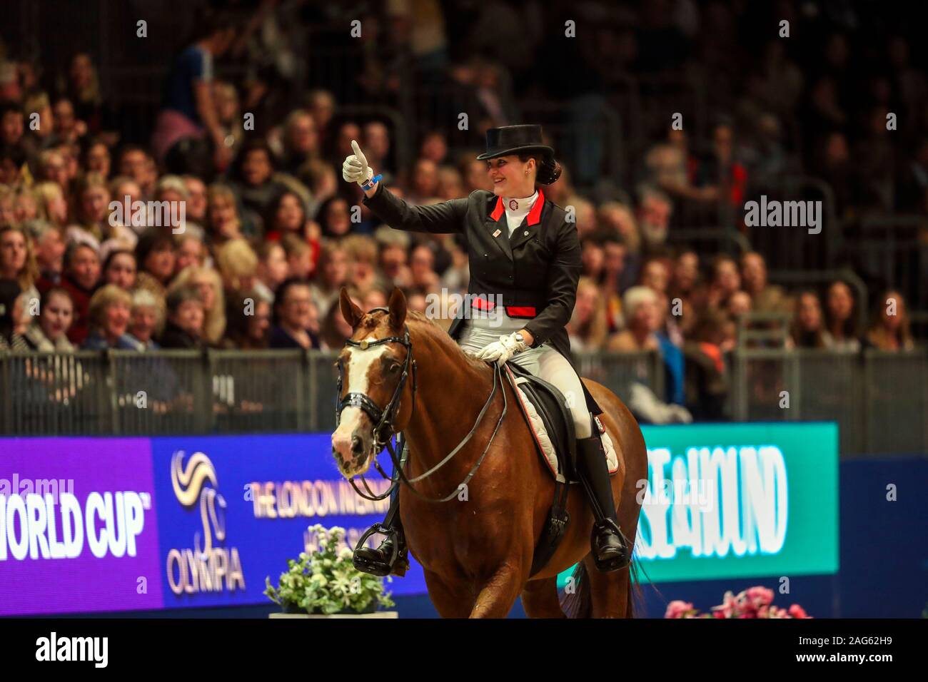 Paesi Bassi Thamar Zweistra esagono di equitazione di Double Dutch compete nel FEI Dressage World Cup Grand Prix Freestyle durante il giorno due del London International Horse Show a Olympia di Londra. Foto Stock