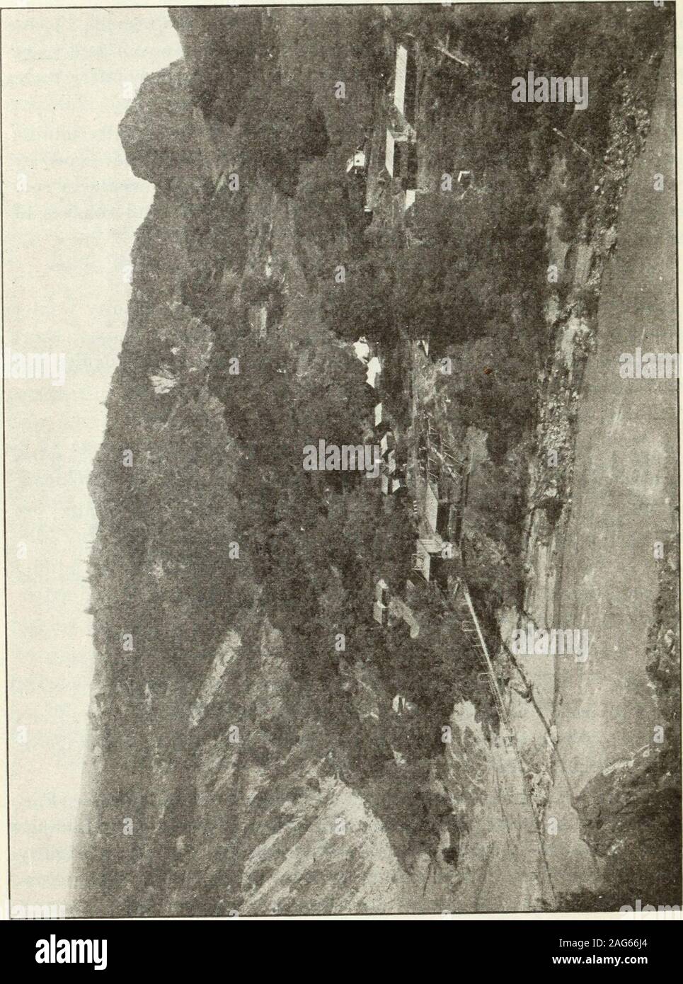 . Appendice a riviste del Senato e assemblaggio del ... sessione della legislatura dello Stato della California a. e. Corpo minerale è ampia e exten-sive ; breve tunnel e tagli aperti. Inattivo. Bibl. - Boll. No. 50, p. 145. Eureka, in vede. 17 e 18, T. 37 N., R. 7 W., nella Trinità Centermining distretto. I proprietari, Dimmock & Hoefler, di Carrville. Comprende2 rivendicazioni; 50-piede tunnel; minerale siliceo portando una piccola percentuale ofcopper solfuro. Inattivo. Fortuna, in T. 1 S., R. 6. E., vicino alla regina di rame. Proprietario, Per-tonno Mining Company, di fortuna, Cal., C. dolce, presidente. Holdingsconsist di ]9 rivendicazioni Foto Stock