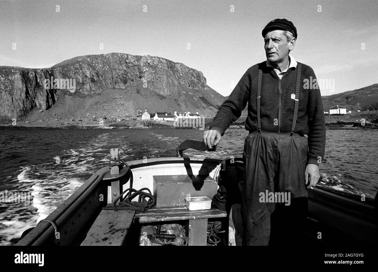 Easdale Scozia era la più piccola permanentemente abitato delle Ebridi Interne isola con una popolazione permanente di circa 60 persone nel 2019. L isola è stata auto gratuito e accessibile dalla vicina isola di Seil da un traghetto passeggeri. Era la posizione del mondo annuale Stone scrematura campionati che si è tenuto a settembre in uno dei allagato ex cave sull'isola. Foto Stock