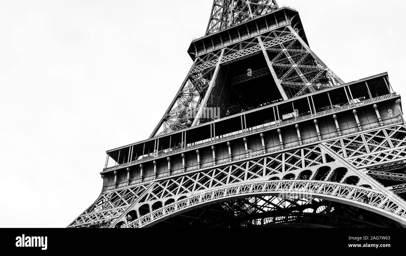 La famosa Torre Eiffel in bianco e nero a Parigi, Francia Foto Stock