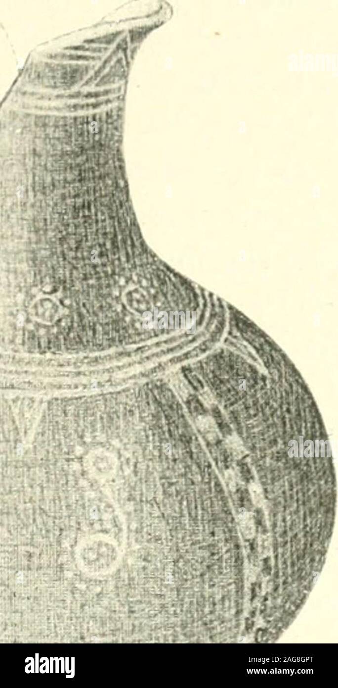 . Scavi a Phylakopi in Melos,. s troviamo un cestello handlesimilar a quella di Fig. 91 {ad es. XVIII. 5). A volte essi hanno un flat-toppedrim ; ma più frequentemente il bordo dell'apertura è semplice, come se il topof il vaso era stato affettato pulire oft {ad es. XVIII. 11-12). Il tubo di lancio viene di solito 1 Cfr anche questi ultimi modelli micenea come .superficie; vernice nera opaca. (Vaschette di theF e L., MyJc. Vas. xxxv, 3o4. Gli animali dovrebbero essere più piena di essi appaiono 2 Lifht-argilla colorata con superficie liscia, verdognolo in tlie al di sopra di restauro). La ceramica. 117 della stessa forma di quella del XXV. 3, Sec, ma in Foto Stock