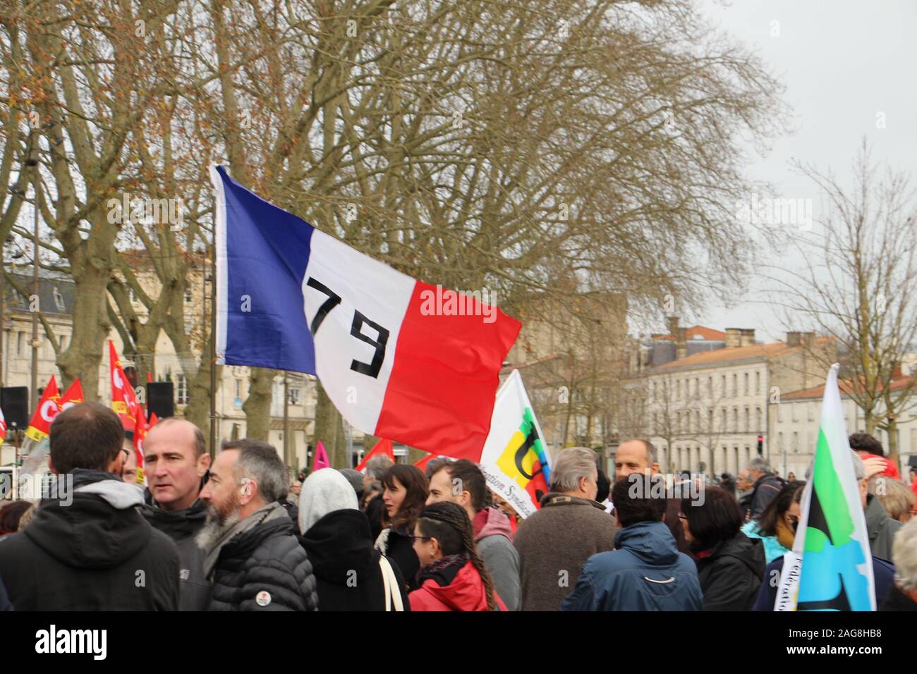 Massiccia mobilitazione contro la riforma delle pensioni con 5000 manifestanti in Niort con per la prima volta la CFDT, ma non sugli stessi punti Foto Stock