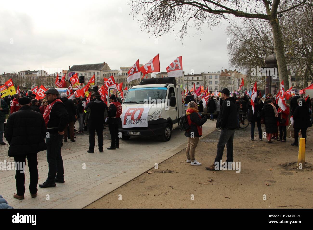 Massiccia mobilitazione contro la riforma delle pensioni con 5000 manifestanti in Niort con per la prima volta la CFDT, ma non sugli stessi punti Foto Stock