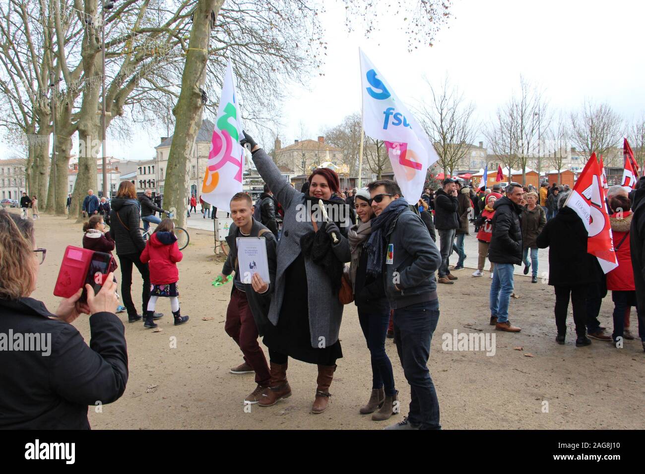 Massiccia mobilitazione contro la riforma delle pensioni con 5000 manifestanti in Niort con per la prima volta la CFDT, ma non sugli stessi punti Foto Stock
