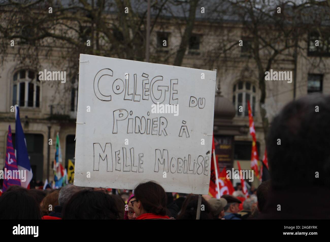 Massiccia mobilitazione contro la riforma delle pensioni con 5000 manifestanti in Niort con per la prima volta la CFDT, ma non sugli stessi punti Foto Stock