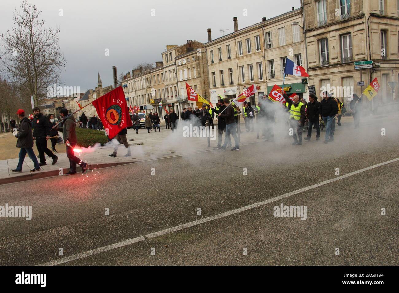 Massiccia mobilitazione contro la riforma delle pensioni con 5000 manifestanti in Niort con per la prima volta la CFDT, ma non sugli stessi punti Foto Stock