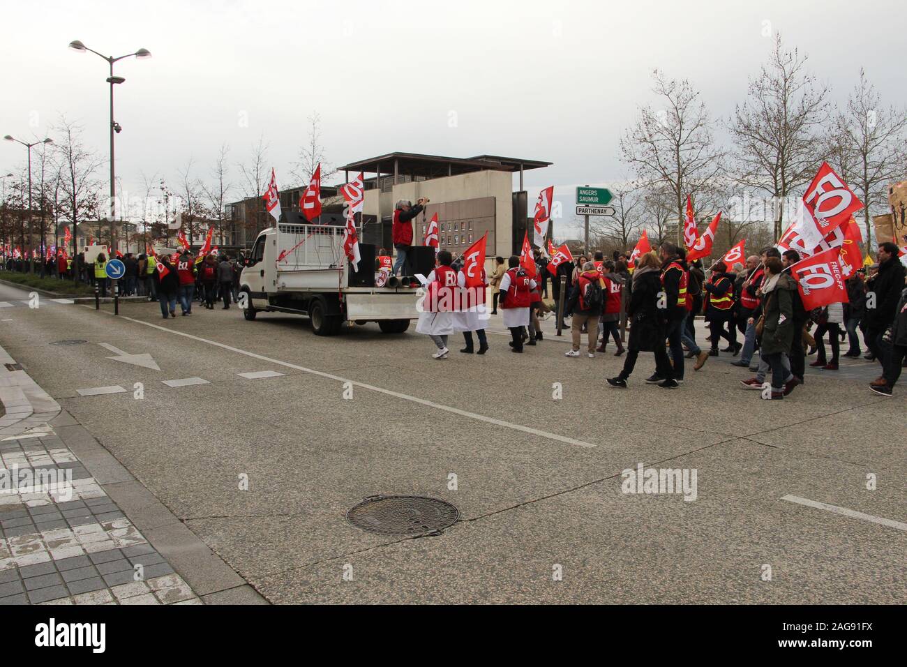 Massiccia mobilitazione contro la riforma delle pensioni con 5000 manifestanti in Niort con per la prima volta la CFDT, ma non sugli stessi punti Foto Stock