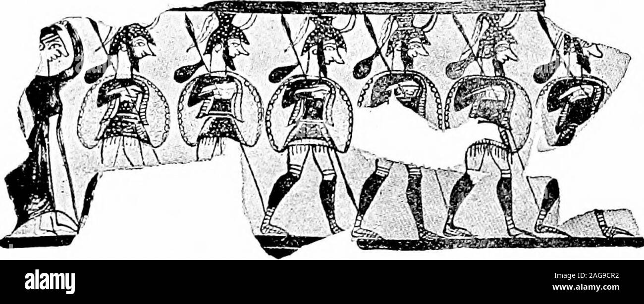 . Troy micenea, basato su Dörpfeld gli scavi nella sesta delle nove città sepolta a Hissarlik. d anello da Siiaft-Gkavb IV a Micene lo sfregamento della shin contro il grande scudo. Theywere dotato di protezioni in metallo, esemplari di whichhave stato trovato nelle tombe micenee. Thegreaves che IlejAaestus realizzato per Achilles wereconstructed di stagno. Il casco micenea (rig. 43) era di pelle,sovrapposto con metallo. Esso non conteneva alcuna visiera, ma wasornamented con un ciuffo di crine (Xo(^o?), Corno-come proiezioni (c^aXot), e con le manopole di metallo((jidXapa). Spesso il casco in pelle è stata un Foto Stock . Troy micenea, basato su Dörpfeld gli scavi nella sesta delle nove città sepolta a Hissarlik. d anello da Siiaft-Gkavb IV a Micene lo sfregamento della shin contro il grande scudo. Theywere dotato di protezioni in metallo, esemplari di whichhave stato trovato nelle tombe micenee. Thegreaves che IlejAaestus realizzato per Achilles wereconstructed di stagno. Il casco micenea (rig. 43) era di pelle,sovrapposto con metallo. Esso non conteneva alcuna visiera, ma wasornamented con un ciuffo di crine (Xo(^o?), Corno-come proiezioni (c^aXot), e con le manopole di metallo((jidXapa). Spesso il casco in pelle è stata un Foto Stock