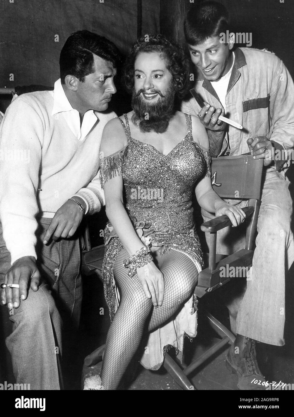 ELSA LANCHESTER, Jerry Lewis e Dean Martin in 3 RING CIRCUS (1954), diretto da Joseph PEVNEY. Credito: Paramount Pictures / Album Foto Stock