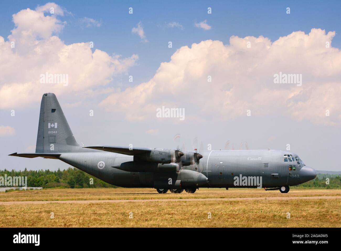 Debert, Canada - Luglio 07, 2013: Royal Canadian Air Force o RCAF C-130 Hercules runup prima del decollo. Foto Stock