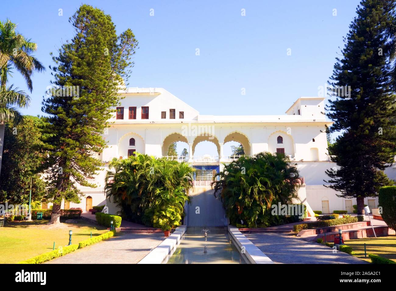 Panchkula, Haryana / India - 03 dicembre 2019: Yadavindra Gardens, noto anche come giardini Pinjore Foto Stock