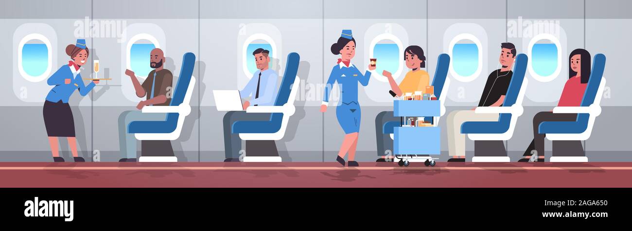 Gli assistenti di volo che serve gara mix di passeggeri hostess in divisa che offrono bevande professional service concetto di viaggio aereo moderno bordo interno a piena lunghezza orizzontale piana illustrazione vettoriale Illustrazione Vettoriale