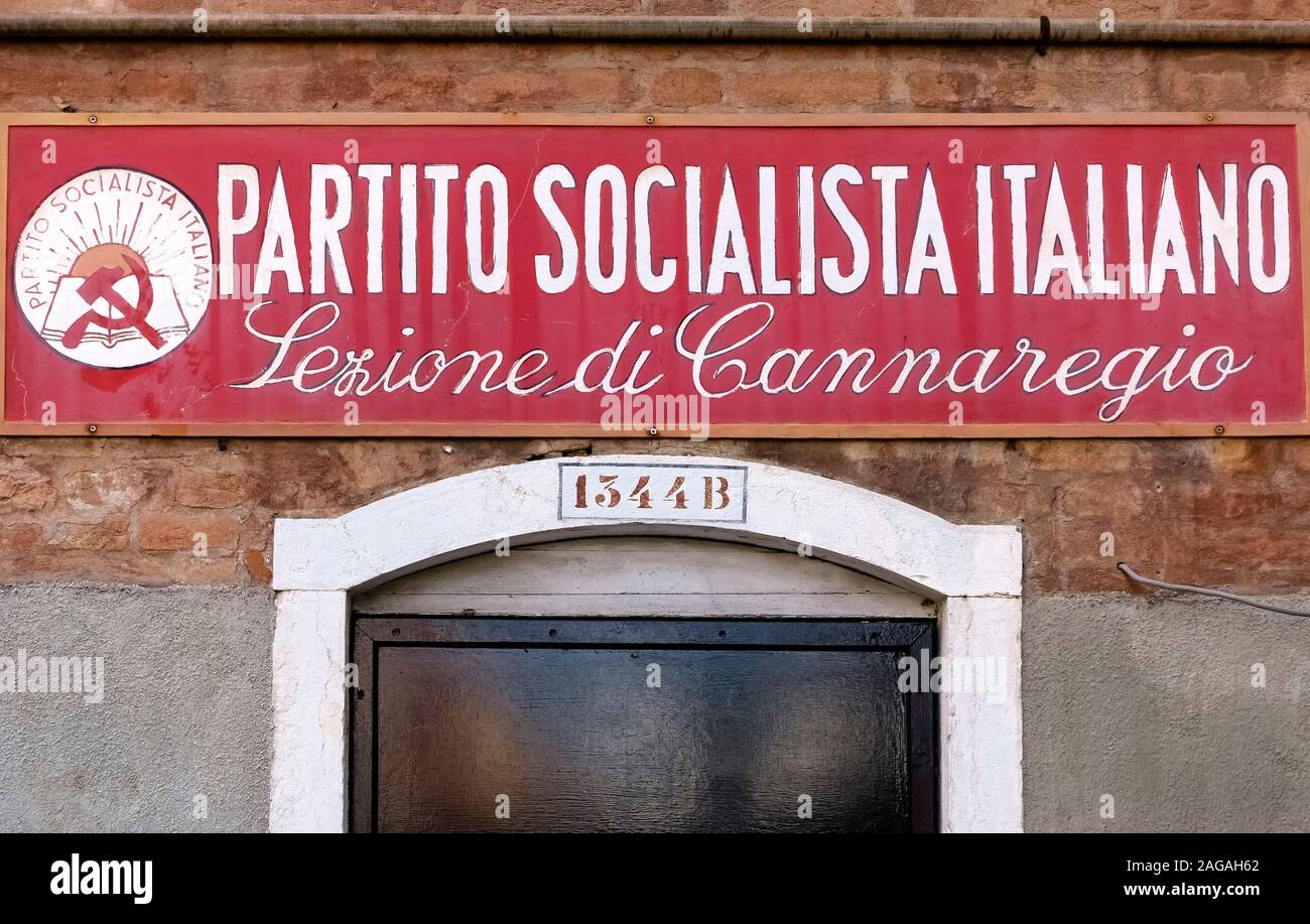 Cartello all'ingresso della vecchia sede del Partito Solcialista Italiano a  Cannaregio. Venezia, Veneto, Italia. Europa, UE. Primo piano Foto stock -  Alamy