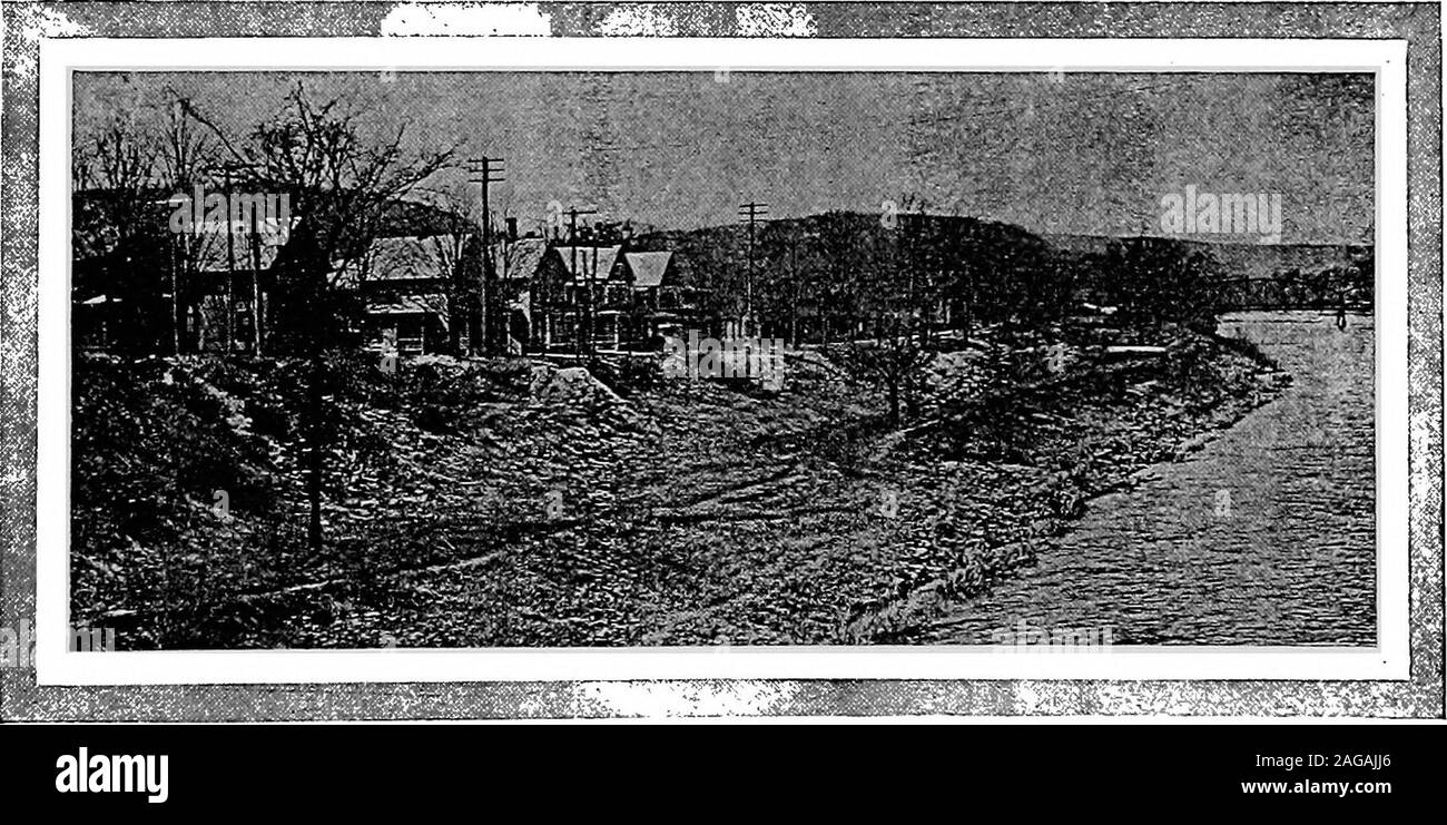 . Meglio Binghamton; una relazione al Mercantile-Press Club di Binghamton, N. Y., settembre 1911. ngton Street. Al di là di ExchangeStreet, sarebbe collegare con la strada del Sud e così continuare a esistere-ing arterie-ora, tuttavia, trasformata dal parco di cuisono sarebbe boundary-al Tompkins Street Bridge. Per tutta la lunghezza di questo parco, come anche attraverso il parco sul lato sud del fiume, ci dovrebbero essere le luci sul vicino intervalsalong promenade-Un singolo globo su un pilastro di calcestruzzo. A nightthese verrà riflessa nell'acqua, e dalla parte opposta shorewill gleam splendidamente throu Foto Stock