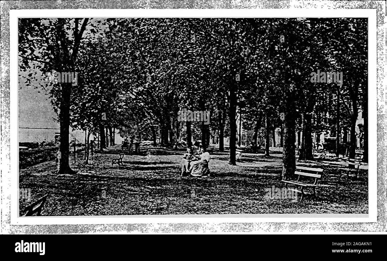 . Meglio Binghamton; una relazione al Mercantile-Press Club di Binghamton, N. Y., settembre 1911. ctures hanno raccontato una storia whichevery Binghamtonian può applicare con apprezzamento della sua practica-bilità. È incredibile come in modo semplice ed economico il improvementcan essere fatta. Infatti, non vi è alcun dubbio che sarà molto superiorea pagare per se stessa nella versione ottimizzata di valore della proprietà. Abbiamo toremember anche che il lato sud del fiume parco, ora underconstruction dal Washington Street Bridge sopra ExchangeStreet, sta per assicurare un gradevole outlook da un lato nord parco,mentre la converse Foto Stock