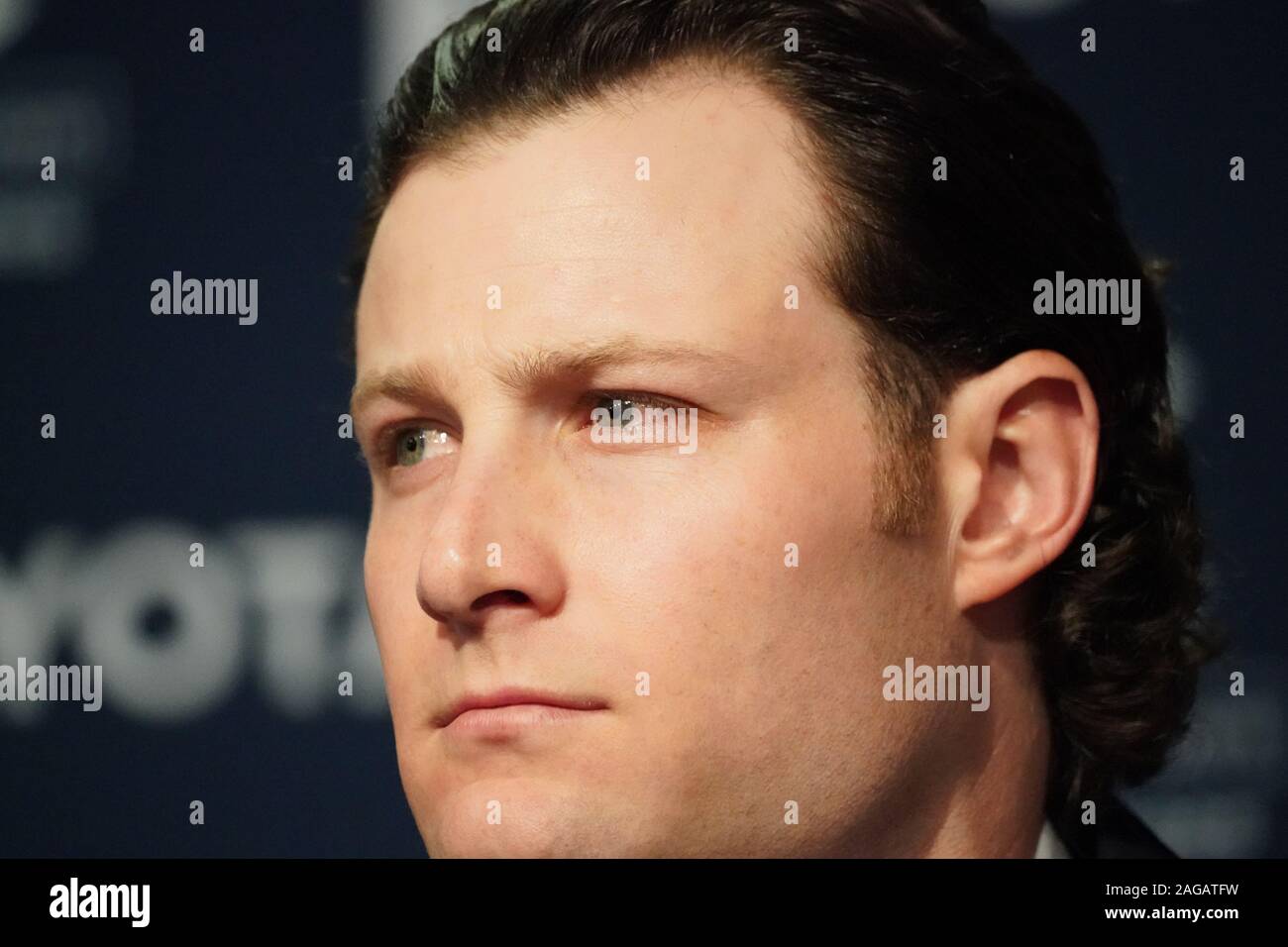 Bronx, Stati Uniti. Xviii Dicembre, 2019. Gerrit Cole guarda su come i New York Yankees tenere una conferenza stampa di presentazione del loro nuovo $324 milioni brocca Gerrit Cole allo Yankee Stadium di New York City il Mercoledì, 18 dicembre 2019. È il più grande contratto di baseball di sempre in termini di valore medio annuo a $36 milioni. Foto di Bryan Smith/UPI Credito: UPI/Alamy Live News Foto Stock