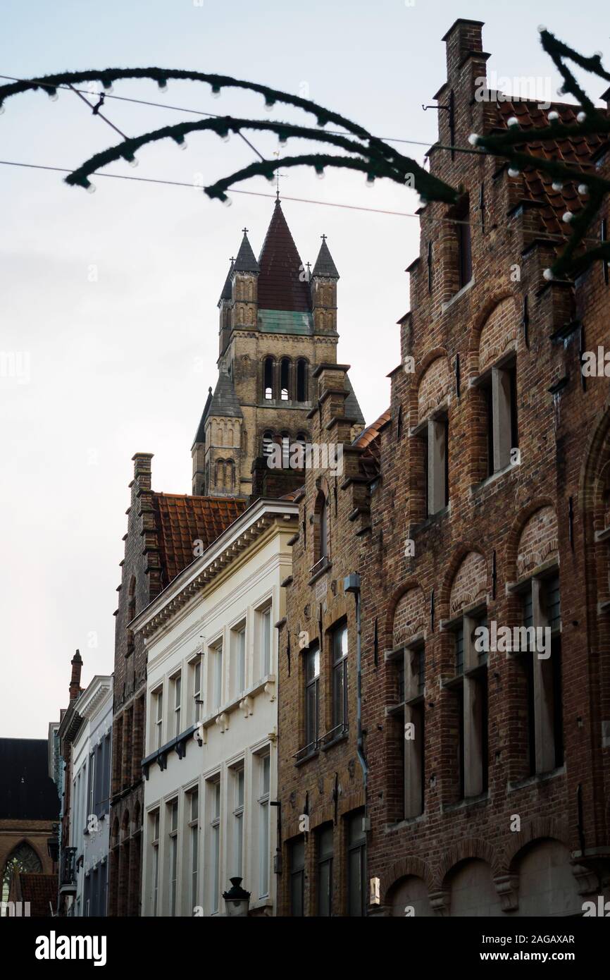 Architettura esterna di edifici per le strade di Bruges in Belgio Foto Stock