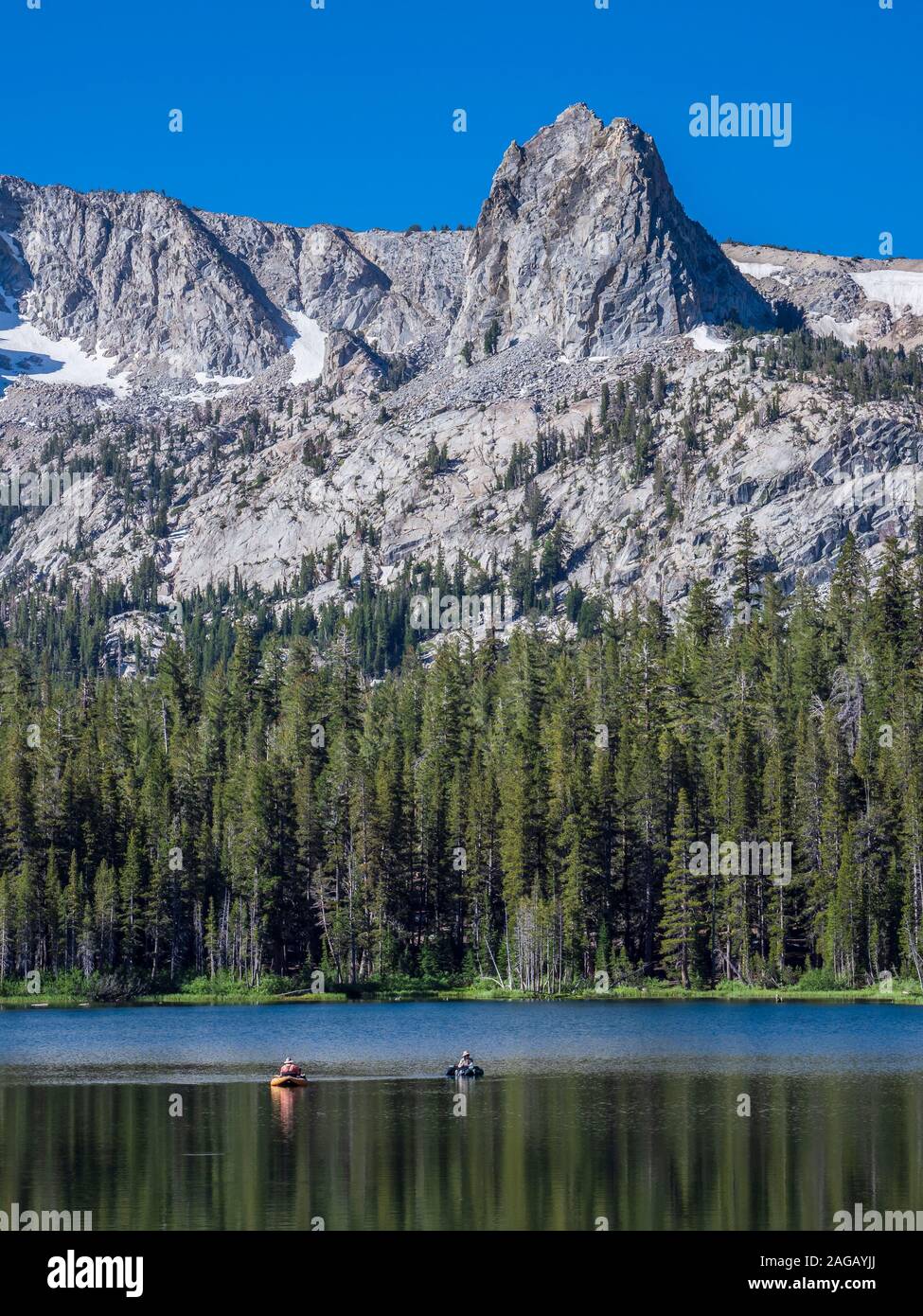 I pescatori del lago di pesca Mamie, Mammoth Lakes, California. Foto Stock