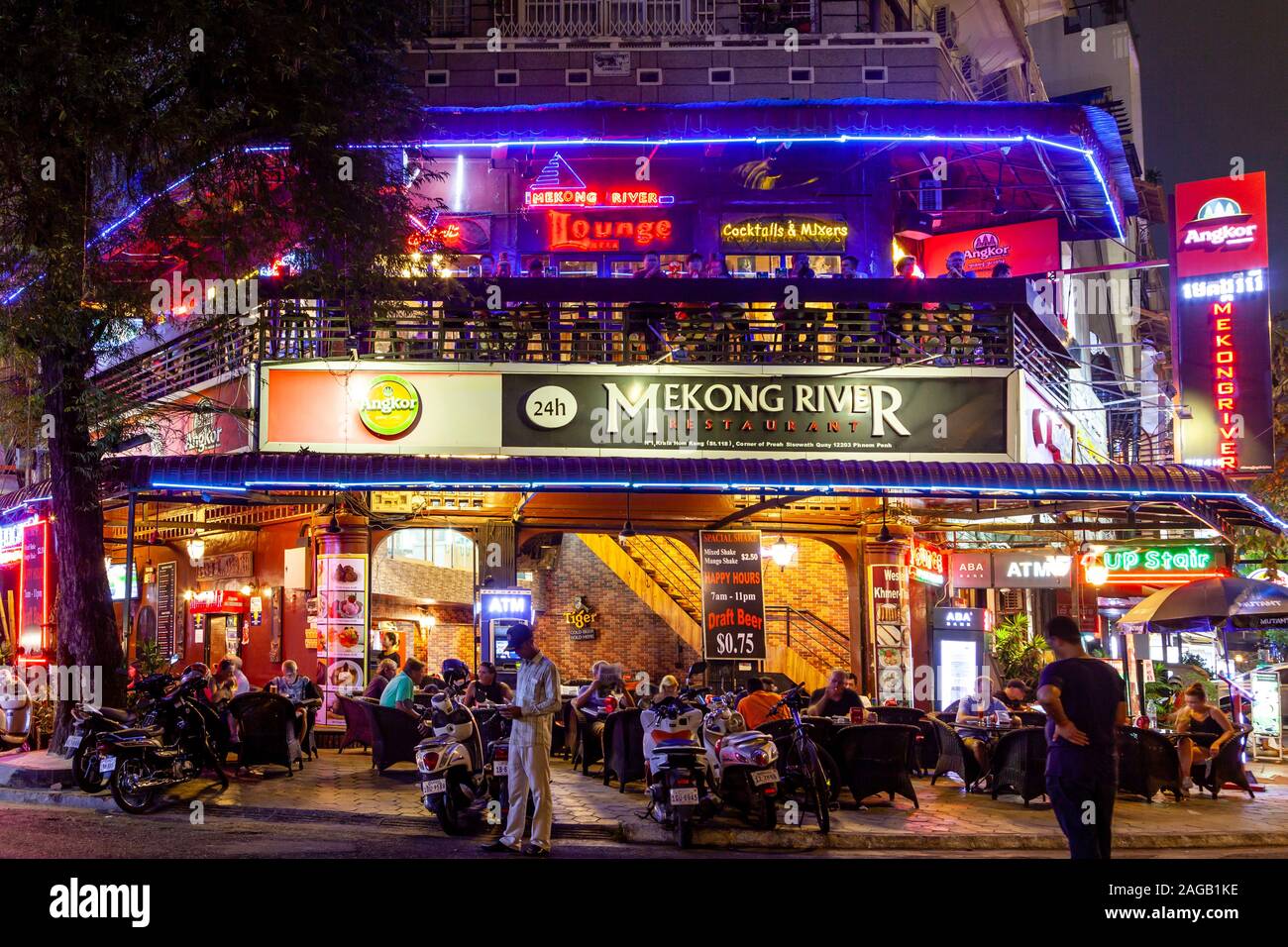 Il fiume Mekong Riverside Cafe Lounge/Bar/ristorante, Phnom Penh Cambogia. Foto Stock