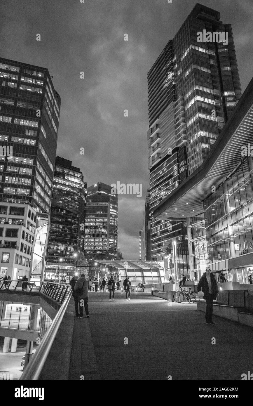 VANCOUVER, CANADA - Nov 11, 2019: tempo di notte foto scattata al Canada Place di Vancouver accanto al centro congressi Foto Stock