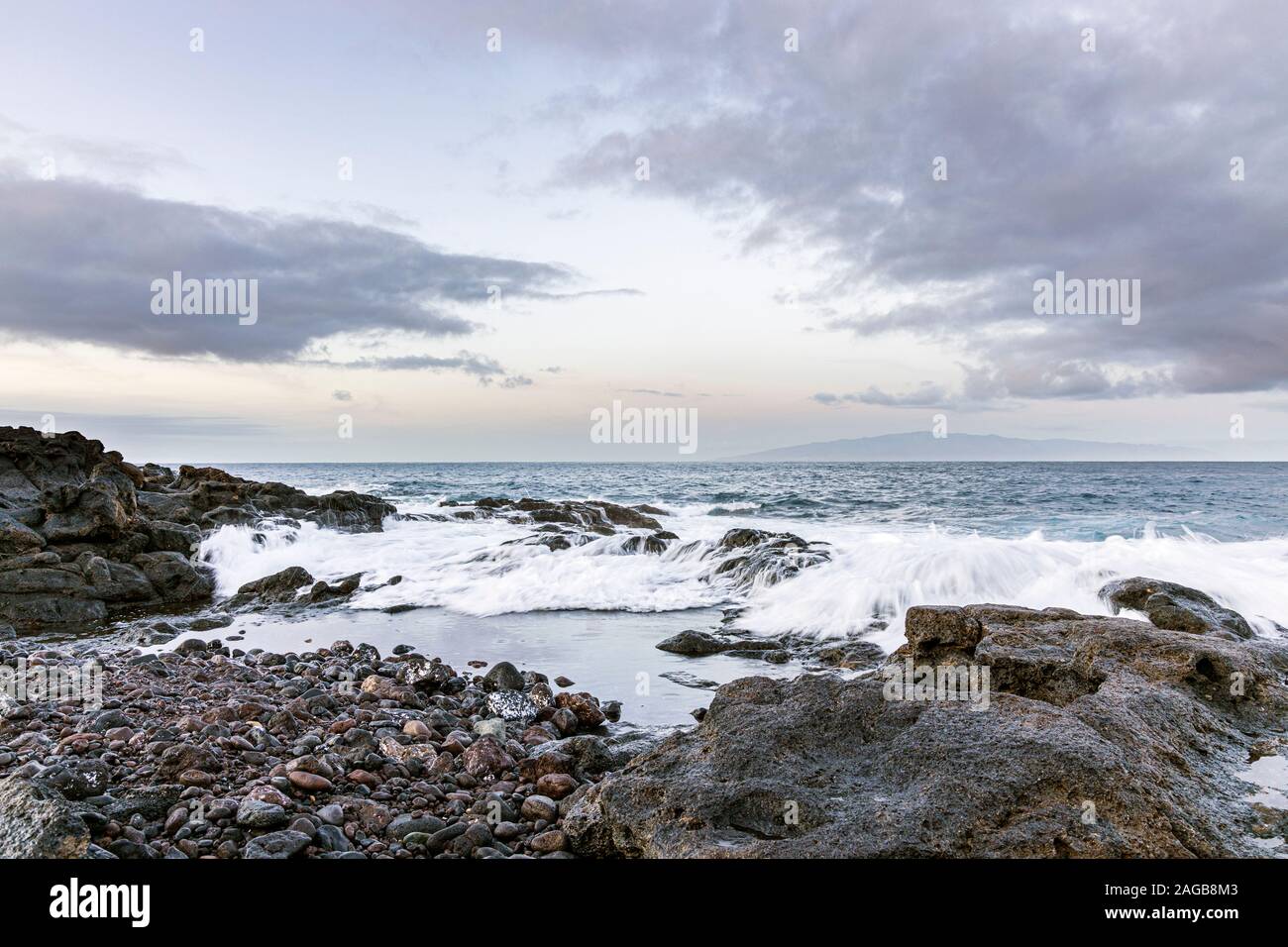 Paesaggi marini lungo la costa rocciosa a Fonsalia sulla costa occidentale di Tenerife, Isole Canarie, Spagna Foto Stock
