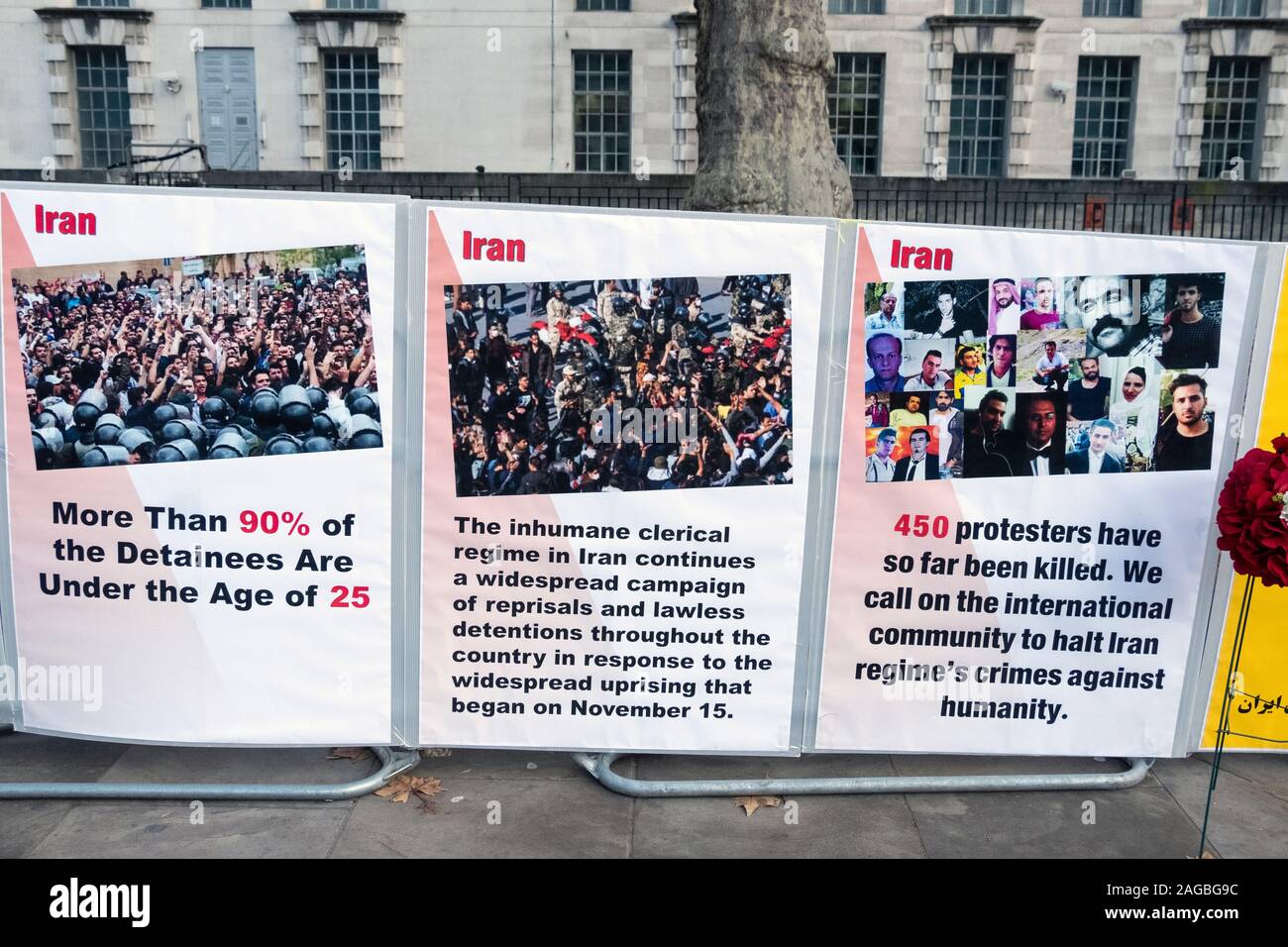 Iraniani protesta a Londra in simpatia con e sostenere le manifestazioni in Iran in opposizione alle politiche del governo iraniano e regime brutale Foto Stock