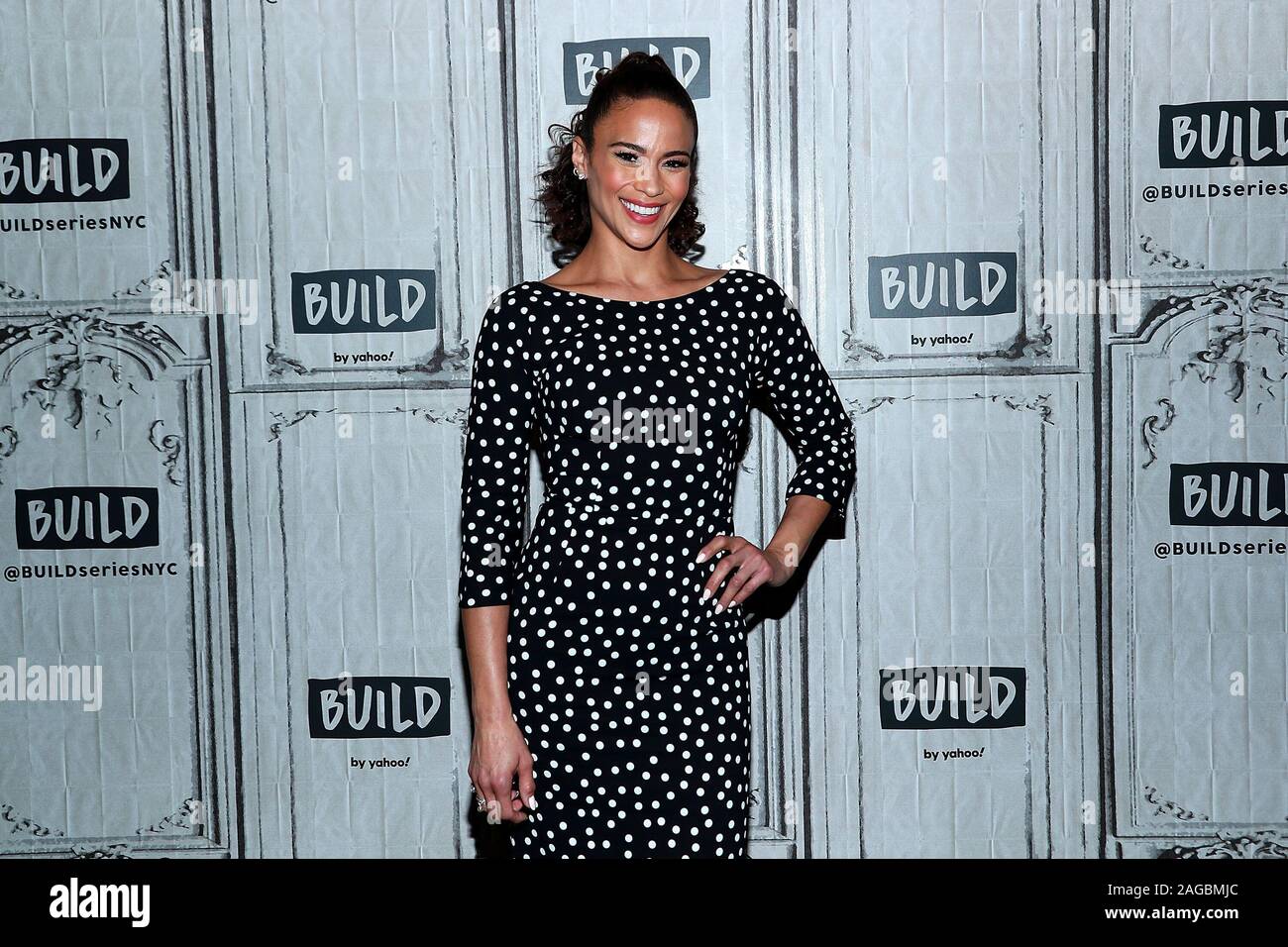 New York, NY, STATI UNITI D'AMERICA. 18 dicembre, 2019. Paula Patton visite costruire serie di altoparlanti: discutere il Legal Thriller Movie 'Sacrifice" per scommettere+ a costruire Studio. Credito: Steve Mack/Alamy Live News Foto Stock