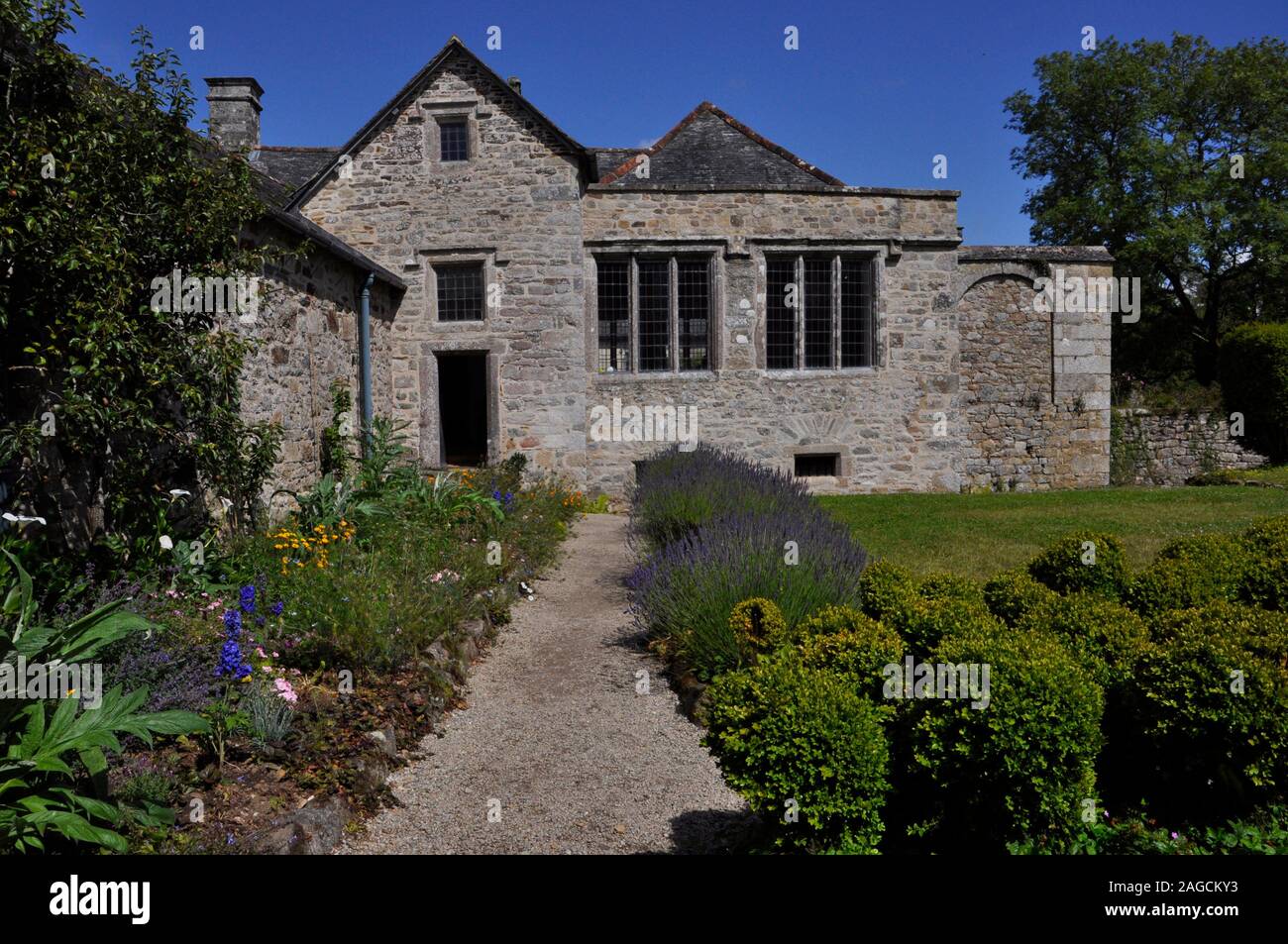 Il retro della casa di Godolphin vicino a Helston in Cornovaglia dal giardino. Foto Stock