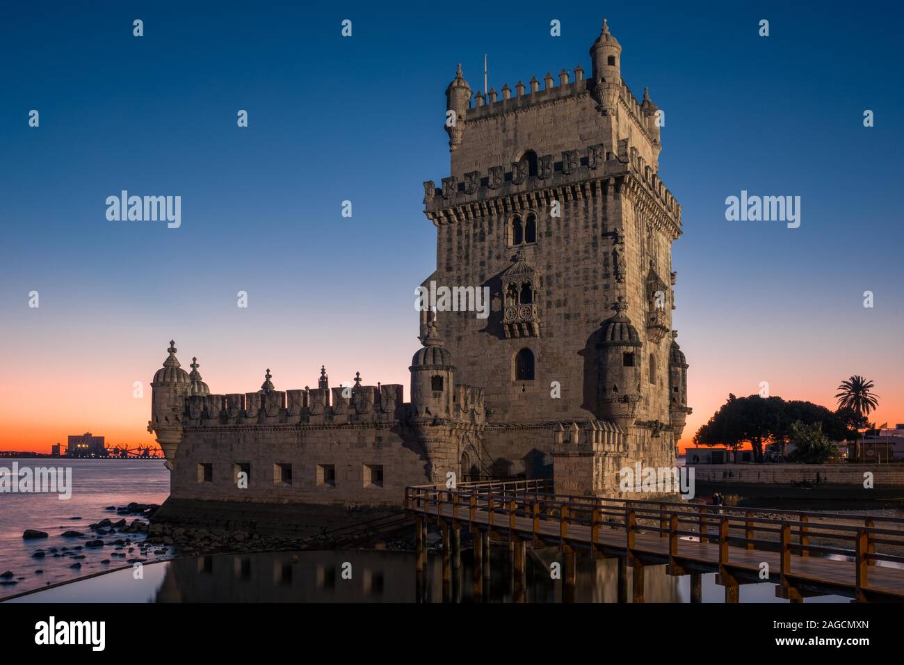 La Torre de Belem, Tramonto, Lisbona, Portogallo Foto Stock