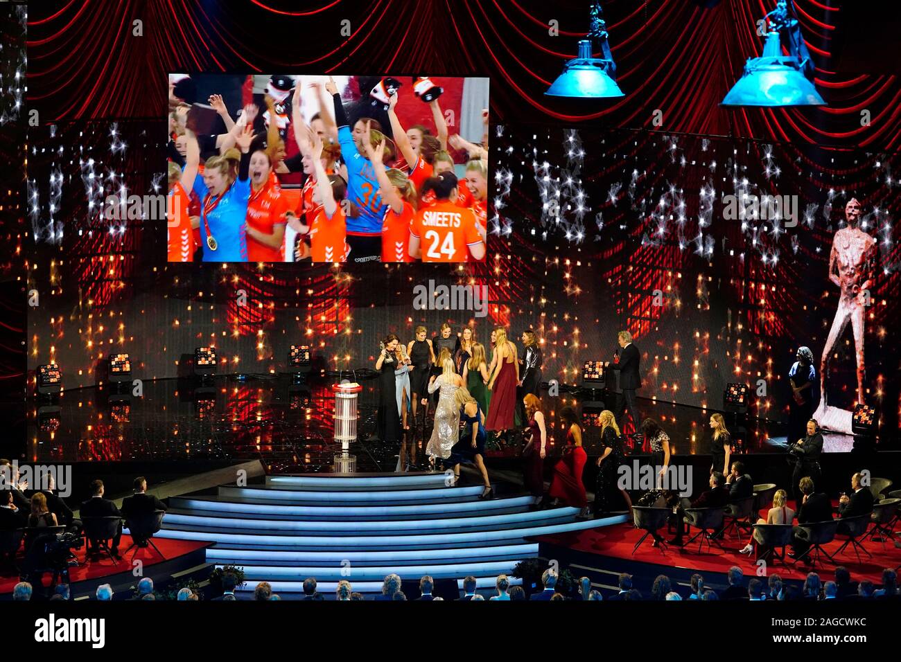 AMSTERDAM, 18-12-2019 , AFAS LIVE , NOC NSF Sport olandese Awards . Pallamano le donne sono il vincitore del miglior team dell'anno . Foto Stock