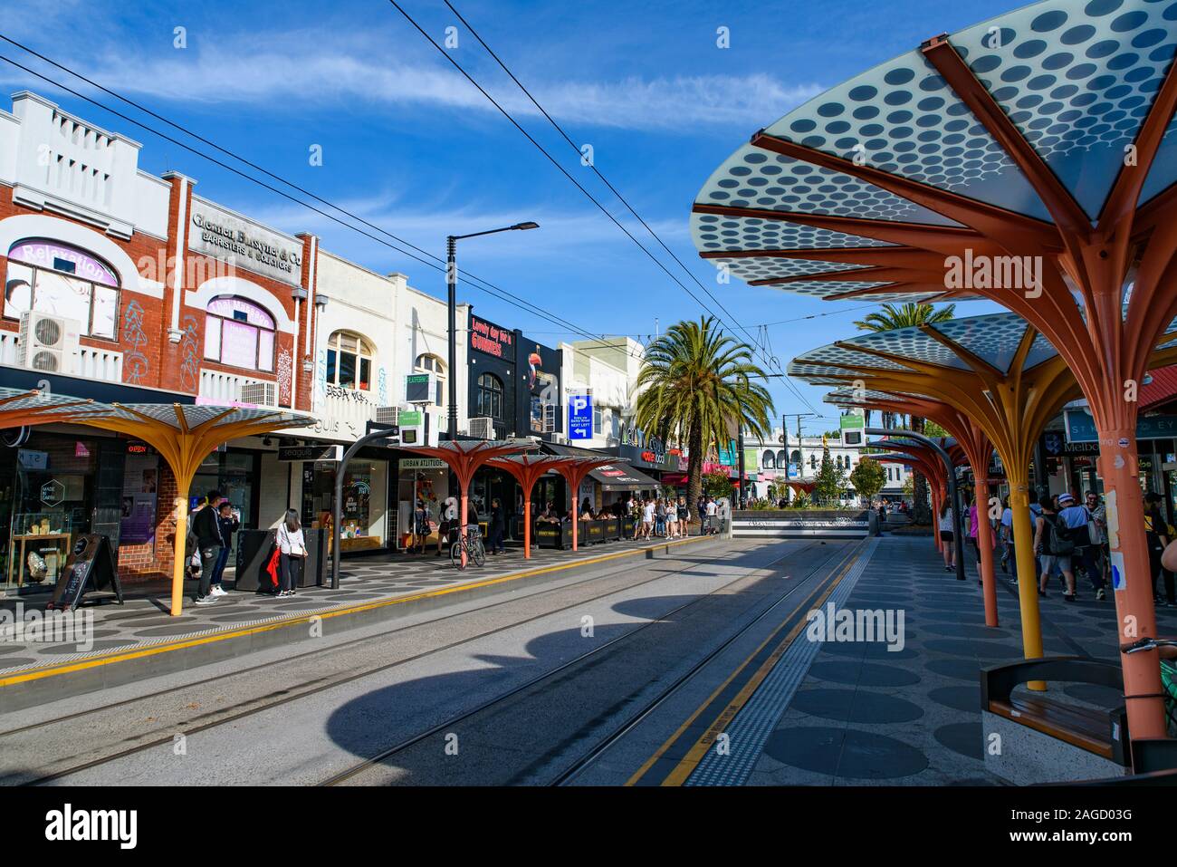 Street View di St Kilda, una famosa spiaggia cittadina a Melbourne, Australia Foto Stock