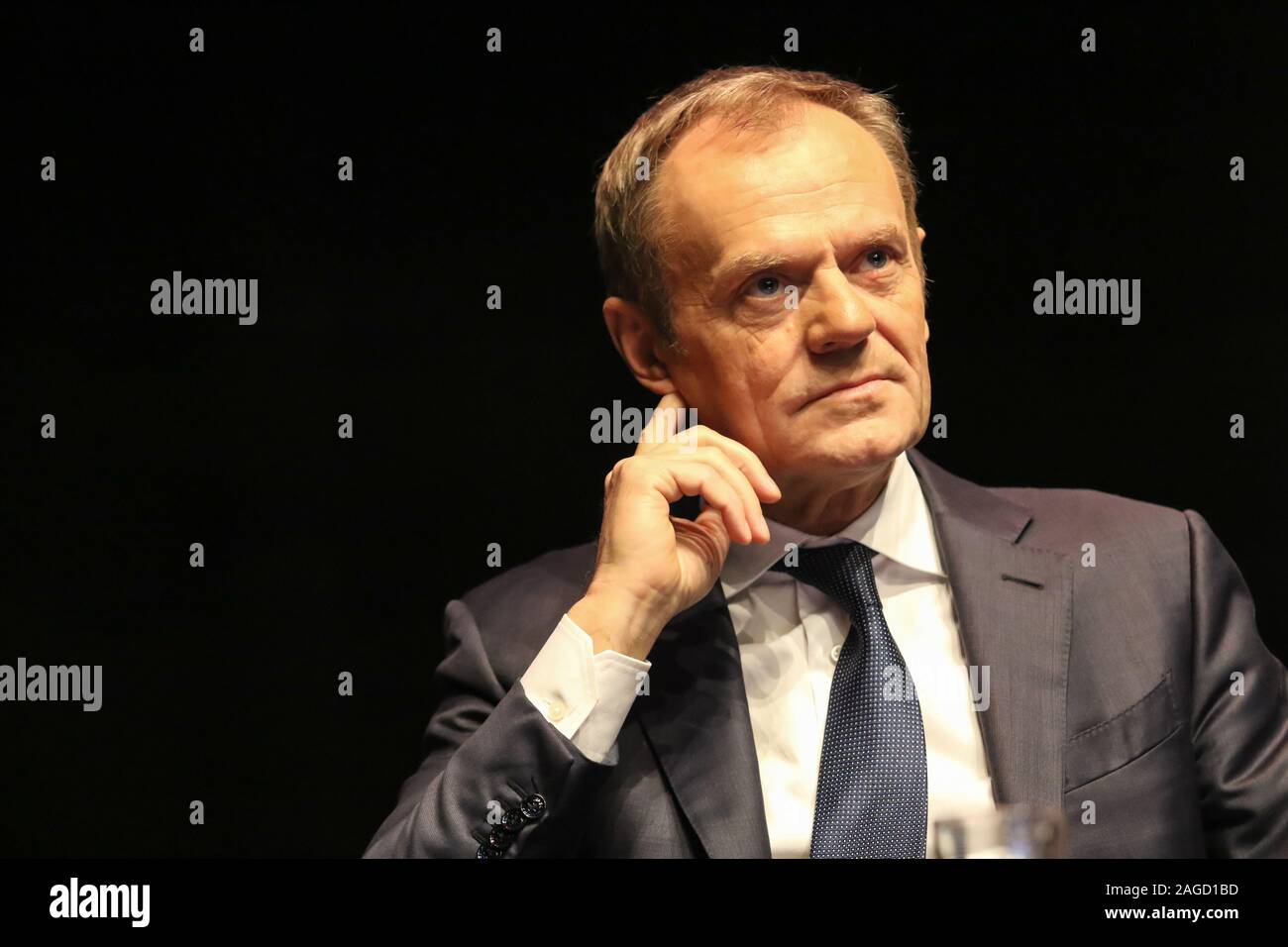 Gdansk, Polonia. Xviii Dicembre, 2019. Ex Presidente del Consiglio europeo Donald Tusk durante una riunione con i suoi sostenitori in solidarietà europea di centro è visto in Gdansk, Polonia il 18 dicembre 2019 Credit: Vadim Pacajev/Alamy Live News Foto Stock