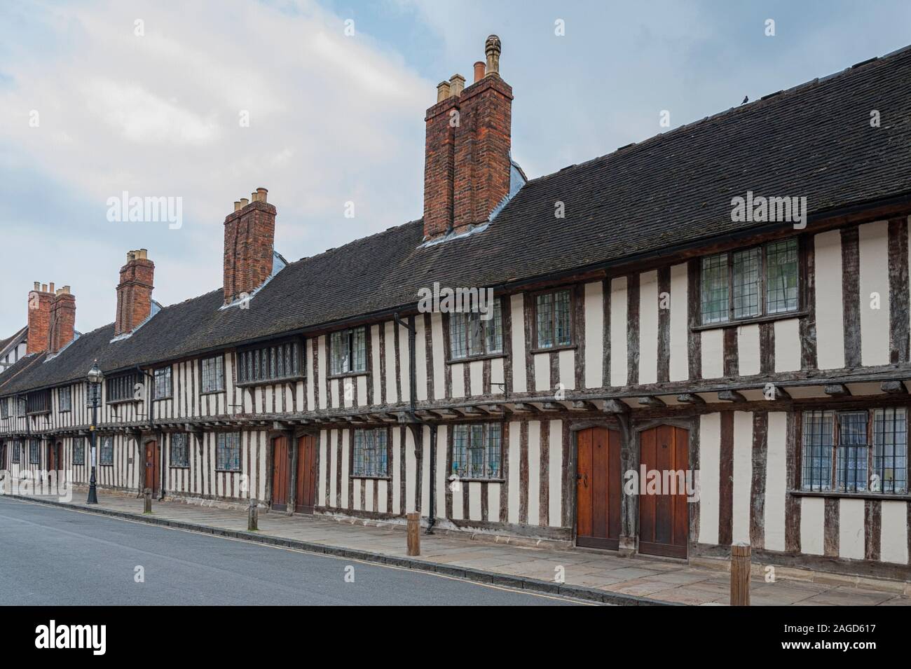 Medieval tudor Alms case dal XVI secolo, Chapel Street, Stratford upon Avon, Warwickshire, Inghilterra, Regno Unito Foto Stock