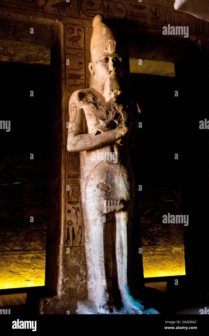 Novembre 14, 2019 - Abu Simbel Egitto - Abu Simbel, sito di due templi costruiti dai re egizio Ramses II (regnò 1279-13 BCE), che ora si trova in Aswān muḥāfaẓah (Governatorato), Egitto meridionale Foto Stock