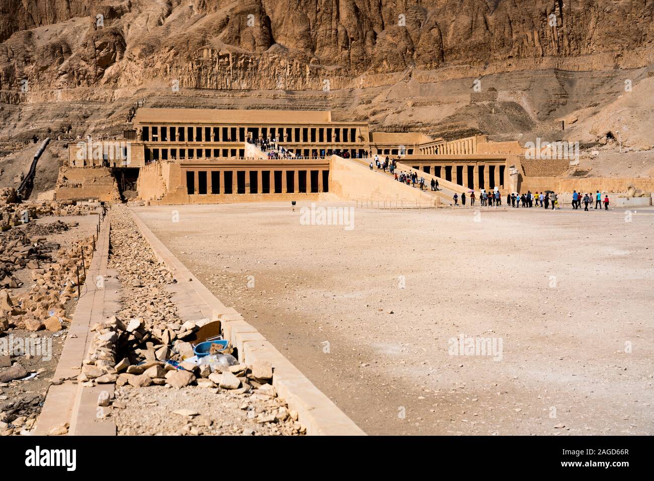 Novembre 18, 2019, la Valle dei Re, Egitto, mortuaria Tempio di Hatshepsut costruito per la XVIII dinastia faraone Hatshepsut si trova a Deir el-Bahari vicino alla Valle dei Re Foto Stock