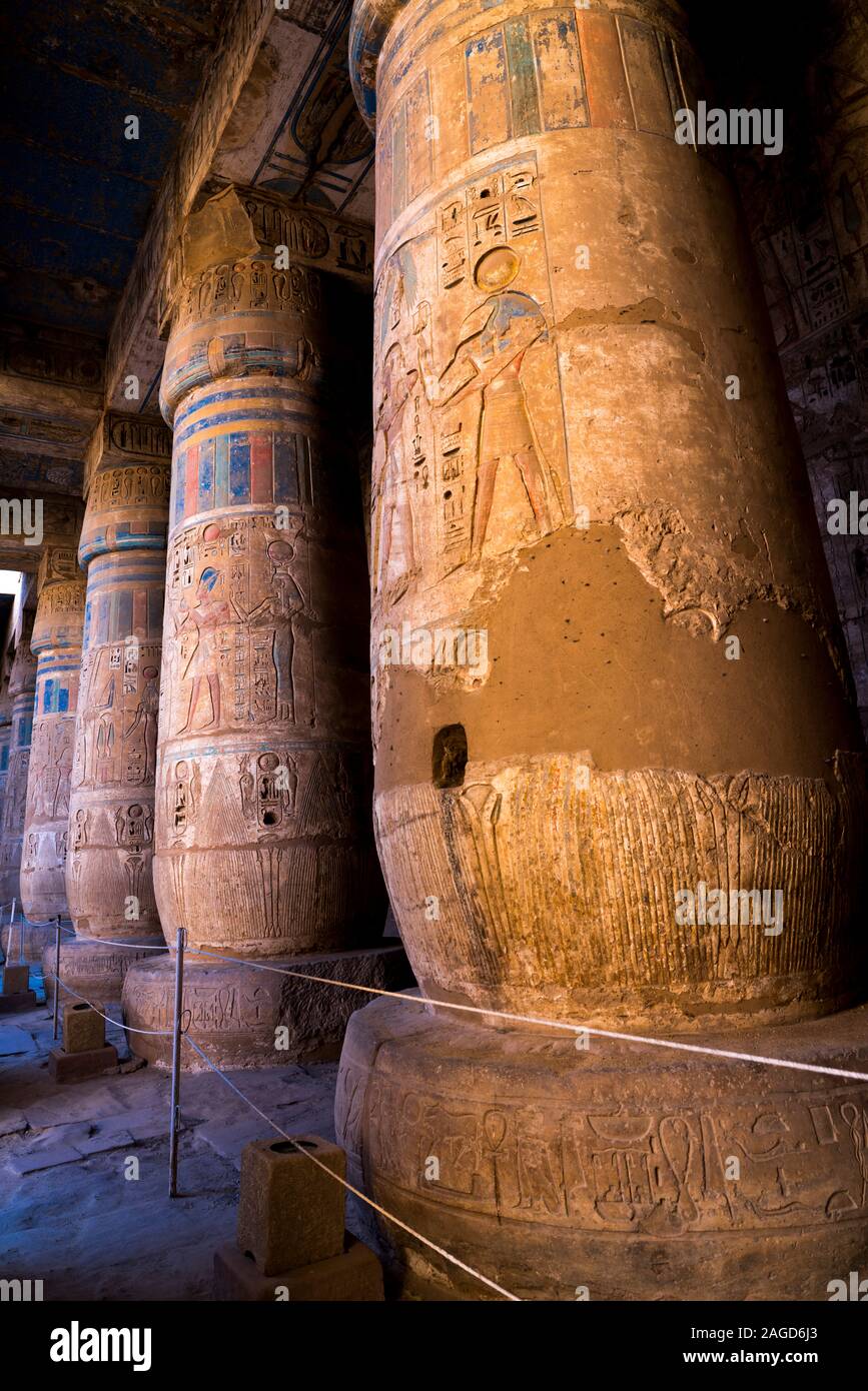 Novembre 18, 2019, Tebe, Egitto, Medinet Habu TempleTheban colline ad est del Fiume Nilo di fronte alla moderna città di Luxor, Egitto Foto Stock
