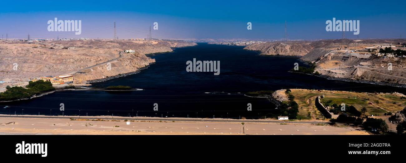 NOVEMER 15, 2019 - Aswan, Egitto - diga di Assuan, costruite lungo il Nilo in Aswan, Egitto, tra 1960 e 1970 Foto Stock