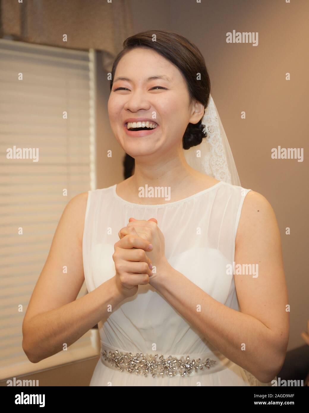 Happy bride asiatico sorridente Foto Stock Happy bride asiatico sorridente Foto Stock
