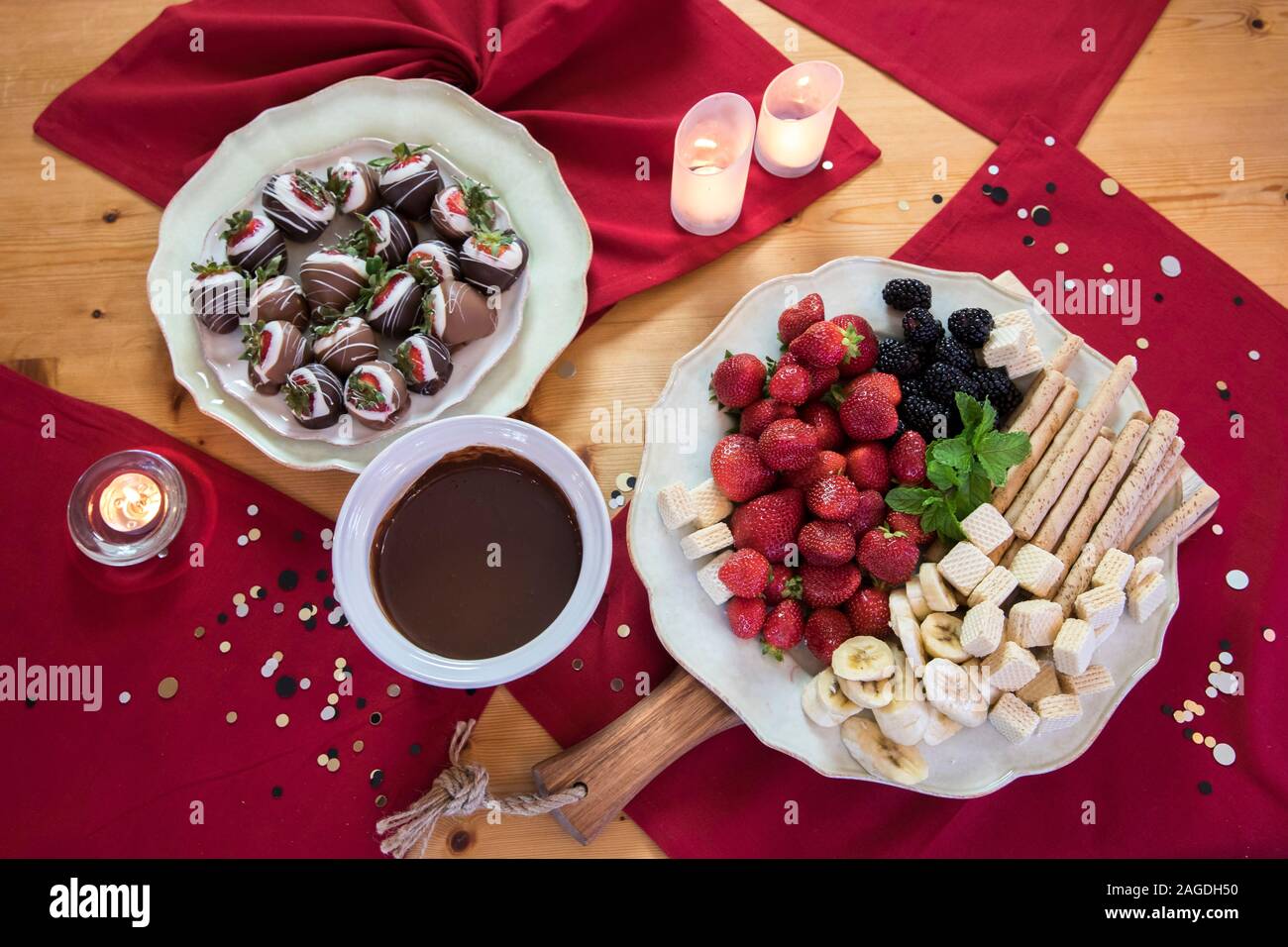 Vista aerea della tabella set per la fonduta di cioccolato party Foto Stock