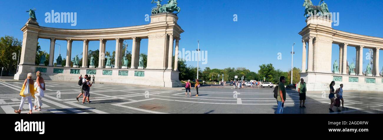 Piazza degli Eroi è nota per la sua iconica statua complesso che presenta sette chieftains di Magyars e altri importanti leader ungherese, nonché t Foto Stock