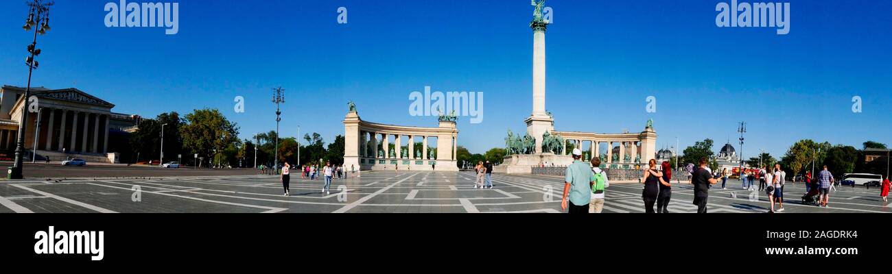 Piazza degli Eroi è nota per la sua iconica statua complesso che presenta sette chieftains di Magyars e altri importanti leader ungherese, nonché t Foto Stock