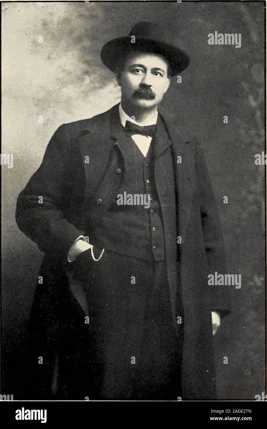 . Storia della cass County Indiana : dalla sua prima soluzione per il tempo presente : con biografie e riferimento alle biografie precedentemente compilato. western Ohio scuola normale, a Ada e fu tofurther la sua educazione è venuto a Logansport in aprile, 1885 per inserire l'American College normale, allora situata sulla collina di College, a nord di thecity. In inverno di 1885-6 ha insegnato in Pulaski county e wasthere che egli abbia incontrato Carrie Belle Tyler, che egli aveva sposato 25 Maggio 1887.a questa unione una figlia è nata, Sagie Velle Fenton, agosto 17,1888. La sig.ra Fenton era bom in VanBuren township Foto Stock